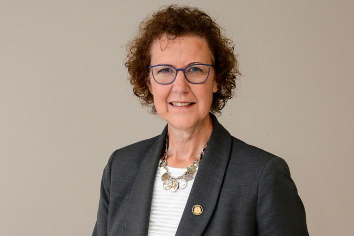 Rhoda Kreuzer headshot